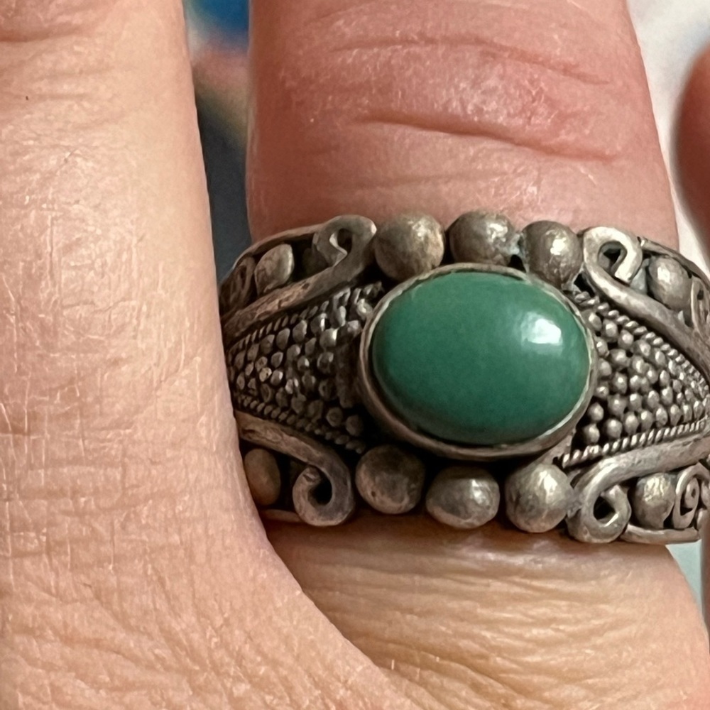 Silver 925 Ring with Green Stone - Picture 10 of 12